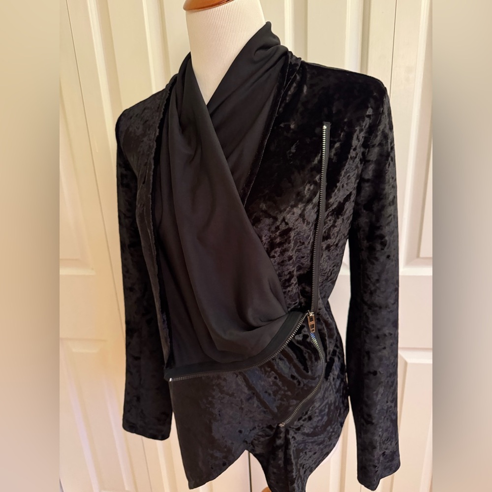 BLANK NYC Black Velvet Asymmetric Jacket M Mint